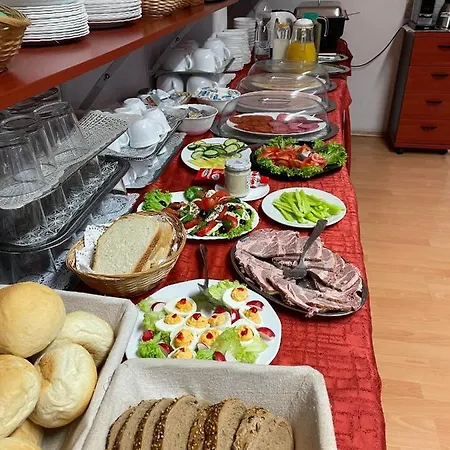 Centrum Apartmanhaz Ξενοδοχείο με διαμερίσματα 3*