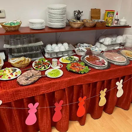 Ξενοδοχείο με διαμερίσματα Centrum Apartmanhaz 3*