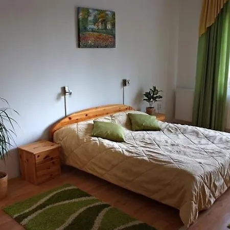 Ξενοδοχείο με διαμερίσματα Centrum Apartmanhaz