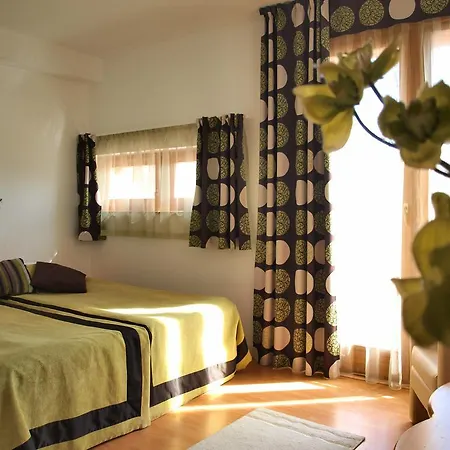 Ξενοδοχείο με διαμερίσματα Centrum Apartmanhaz 3*