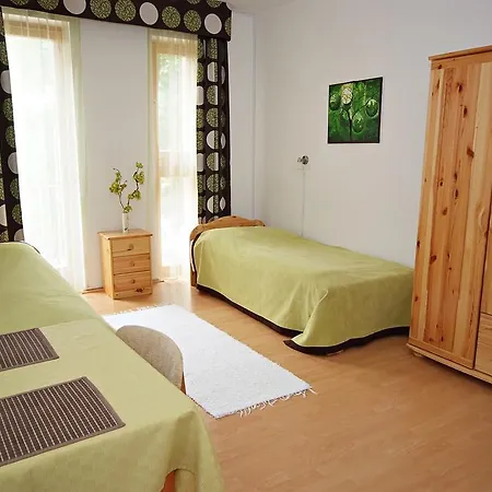 Ξενοδοχείο με διαμερίσματα Centrum Apartmanhaz 3*