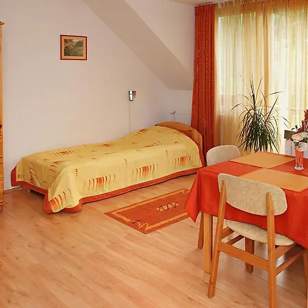 Ξενοδοχείο με διαμερίσματα Centrum Apartmanhaz