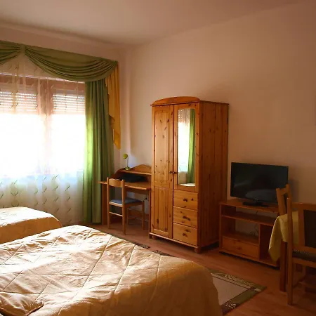 Centrum Apartmanhaz Ξενοδοχείο με διαμερίσματα