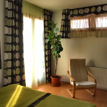 Ξενοδοχείο με διαμερίσματα Centrum Apartmanhaz Πετς